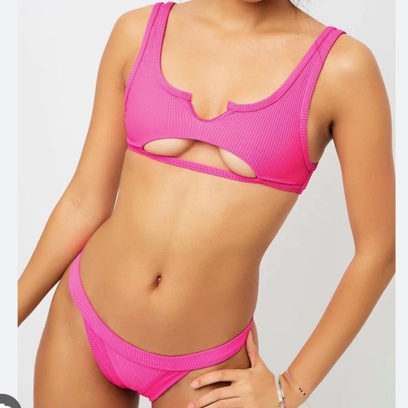 Frankie’s bikini cole in fuchsia - Picture 2 of 6